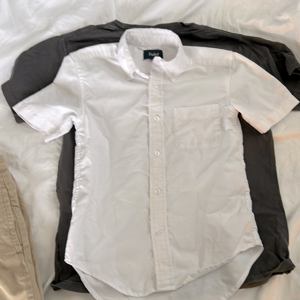 Boys short sleeve button-down white shirt. Brand is Parker. Size 8. EUC